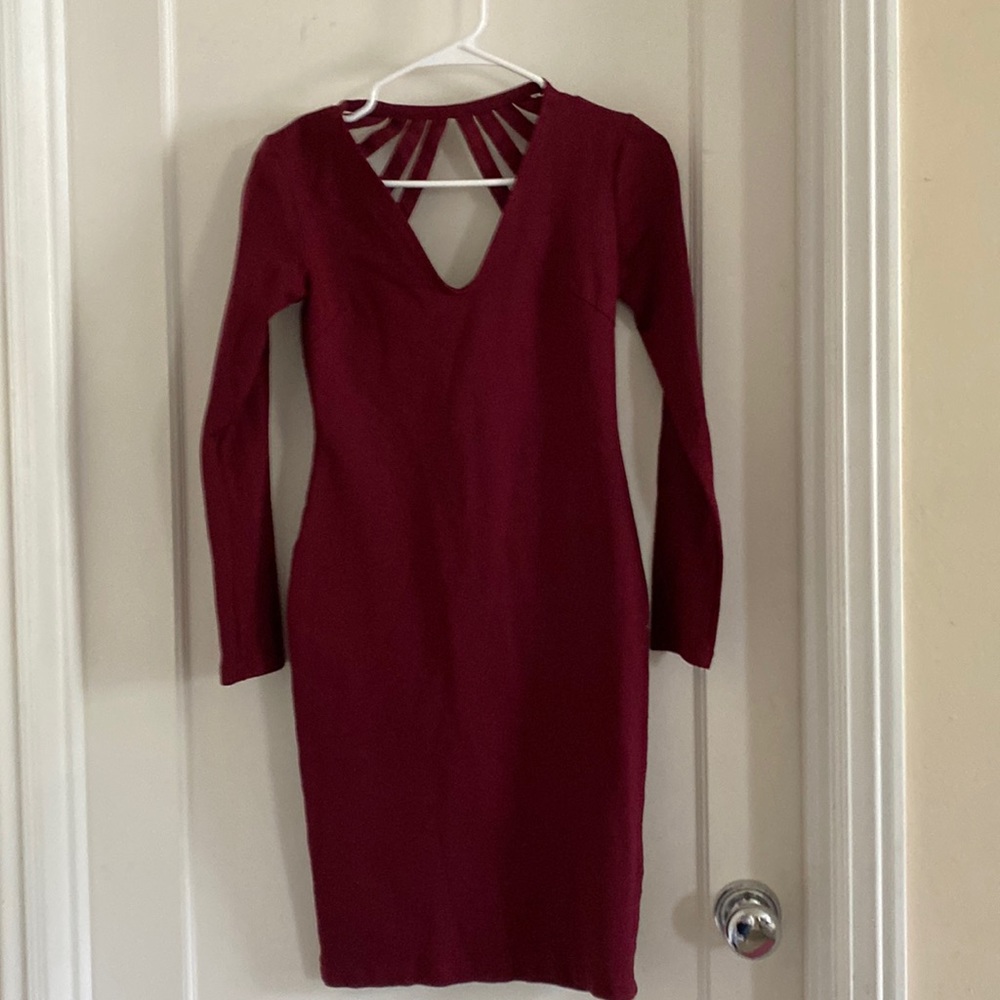 Maroon V neck long sleeve dress with cute back